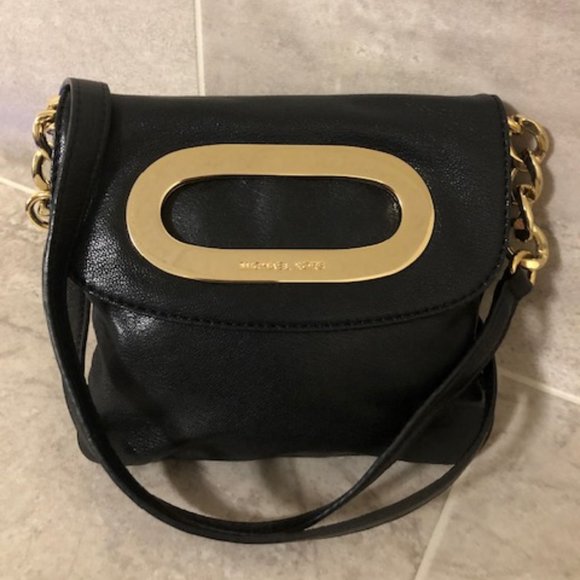 Michael Kors Handbags - Michael Kors Leather Crossbody Bag EUC